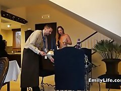 Ti fi toutouni pòt louvri pou sèvis chanm